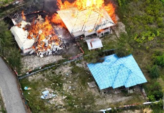 Rumah dinas dibakar KSTP di Intan Jaya, Senin (22/1)