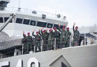 KRI Teluk Lampung-540 berangkat dukung operasi satgas Marinir, Jakarta (30/1)