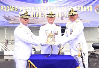 Penyerahan Lonceng Kapal Tandai Purna Tugas KRI Pulau Romang-723, Selasa (6/2)