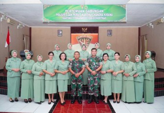 Pertemuan gabungan Persit Yonarmed 11 Kostrad, Senin (12/2)