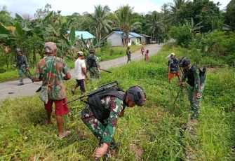 Pembersihan saluran irigasi di perbatasan 