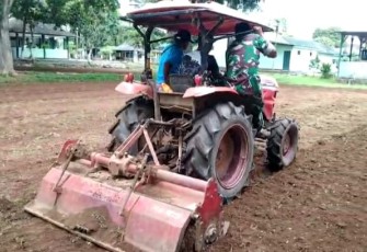 Persiapan lahan ketahanan pangan tanam jagung