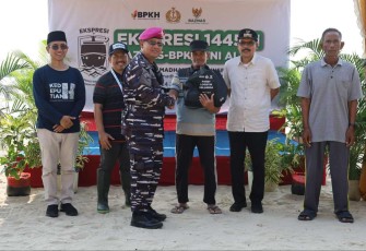 Pesantren kilat TNI AL KRI Semarang -594 di Pulau Untung Jawa