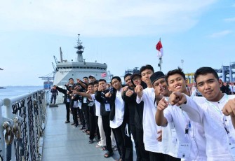 Suasana meriah di Helly deck KRI Semarang-594