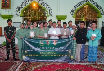 Yonarmed 11/GG/2/2 Kostrad Bagikan Mushaf Al-Quran