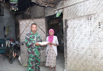 Penyaluran zakat fitrah Kodim Trenggalek 
