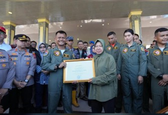 Danlanud Sultan Hasanuddin Terima Penghargaan dari Menteri Sosial RI 