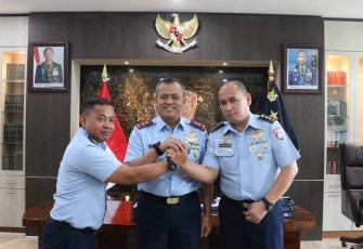 Foto bersama Pangkoopsud I Marsda TNI Mohammad Nurdin usai sertijab