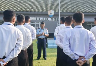 Danlanud J.B Soedirman Letkol Pnb Tatag Onne Setiawan memberikan pengarahan Casis Bintara PK TNI AU 