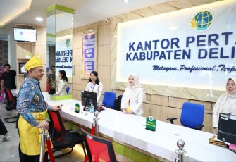 Dirjen PHPT Asnaedi saat mengunjungi Kantah Kabupaten Deli Serdang 