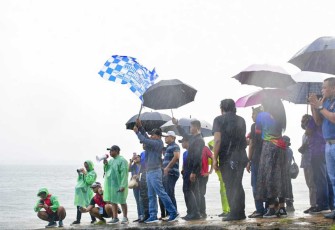 Danlantamal IX Ambon Brigjen TNI (Mar) Said Latuconsina saat melepas peserta lomba