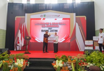 Bank Jatim Serahkan Bantuan 168 Jambanisasi 