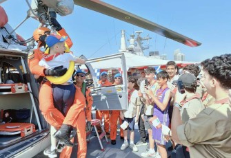 Crew Heli HS-1305 dikunjungi pelajar Lebanon