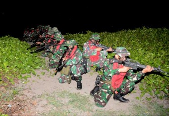  Latihan Raid Amfibi prajurit Lantamal VI Makassar 