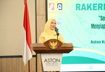 Ketua Umum PP PAUD Ny Nani Suhajar Diantoro 