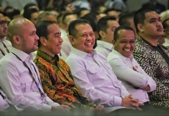 Ketua MPR RI Bambang Soesatyo bersama presiden Joko Widodo 