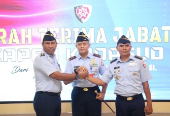 Pangkoopsud I Marsda TNI Mohammad Nurdin foto bersama usai sertijab Kapen Koopsud I Jakarta, Kamis (20/6)