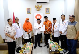 PKS Jatim Serahkan SK DPP Untuk Cakada Surabaya dan Kediri 
