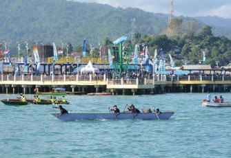 Lomba dayung tradisional di rampa berkah kabupaten Kotabaru, Kalsel