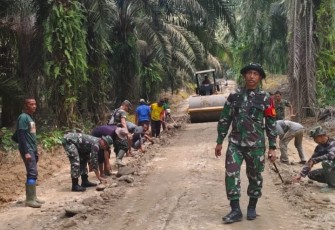 Pengecekan Perkerasan Badan Jalan Dilakukan Dansatgas TMMD