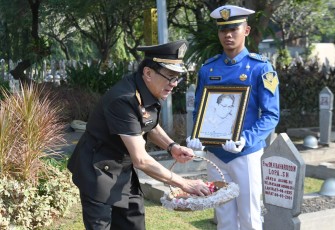 Menkumham Ziara dan Tabur Bunga di Taman Makam Pahlawan Nasional Kalibata.