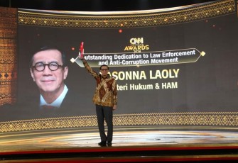 Menkumham Yasonna H Laoly Terima Penghargaan