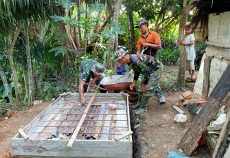 Pengerjaan Bagian Belakang RTLH di lokasi TMMD Kodim 0204/DS