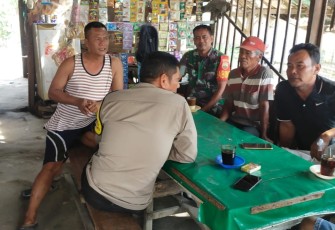 Babinsa Koramil 0204-21/Tiga Juhar laksanakan giat Komsos