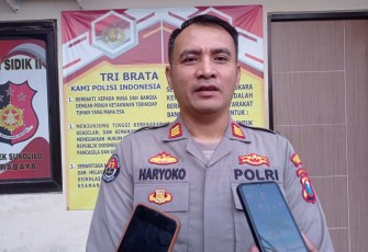 Kasi Humas Polrestabes Surabaya AKBP Haryoko saat memberikan keterangan pers di Surabaya