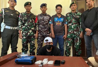 Personel Lanal Nunukan saat konferensi pers penyelundupan sabu