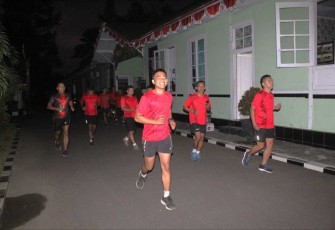 Lari pagi prajurit Menarmed 2 Kostrad 