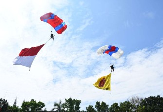 Penerjunan freefall pasukan khusus TNI AL