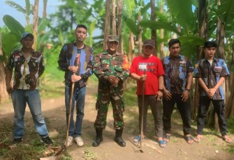 Bersihkan lingkungan di lembah berkah