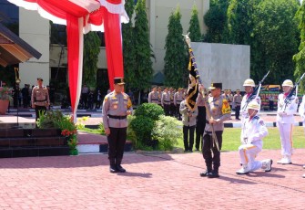 Penyerahan pataka Kapolda Sulsel 