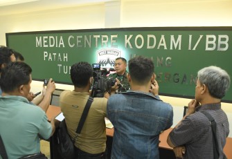 Kapendam I/BB Saat Gelar Konferensi Pers di Media Centre