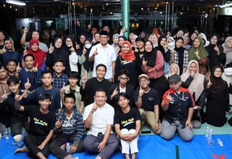 Calon Wali Kota Depok Imam Budi Hartono didampingi Ketua Panitia, Aan Mi'dad, Sp.KG dan Rohman usai dialog ProvoAksi Imam di Kelurahan Tugu, Senin (11/11)