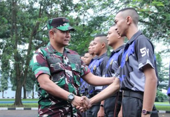 Danlanud Husein Sastranegara Kolonel Pnb Alfian saat melepas casis Bintara PK TNI AU 