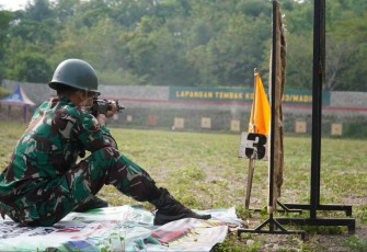 Latihan menembak prajurit Korem 081/DSJ