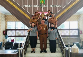 Jajaran Kanwil Kemenkumham Sumut Gelar Poto Bersama Usai Rapat.