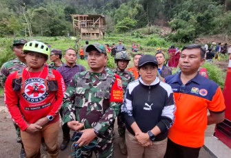 Kodam I/BB Menurunkan Tim PRCPB Cari Korban Hilang Bencana Tanah Karo.