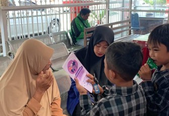 Aurelia Miranda saat memberikan psikoedukasi resiliensi keluarga narapidana Lapas Kelas 1 Malang, Rabu (27/11)