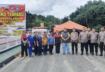 Polrestabes Medan Dirikan Posko Terpadu Penanggulangan Bencana Longsor di Desa Sembahe.