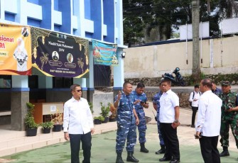 Danlanud Husein Sastranegara Kolonel Pnb Alfian saat memberikan pemaparan Tim BGN di Bandung, Minggu (1/12)