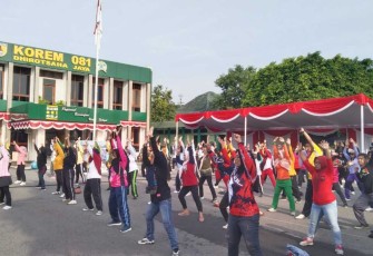 Senam bersama HUT Ke 61 Korem 081/DSJ, Minggu (8/12)