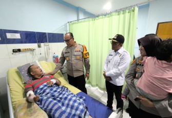 Kapolrestabes Medan Besuk Kepling Korban Penusukan dari ODGJ