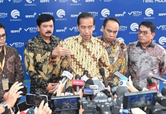 Presiden Joko Widodo saat memberikan keterangan pers