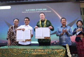 Menkes Budi Gunadi Sadikin menandatangani kerjasama dengan Starlink di Denpasar, Bali, Minggu (19/5)