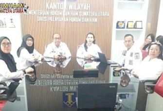 Kepala Divisi Pelayanan HAM Alex Cosmas Pinem Bersama Flora Nainggolan dan jajaran hadiri seminar secara virtual