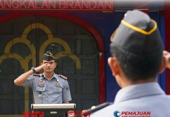 Karutan Pangkalan Brandan Erwin Siregar Pimpinan Upacara Kenaikan Pangkat Pegawai 