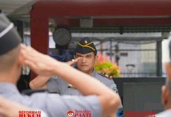 Karutan Pangkalan Brandan Erwin Siregar Pimpin Apel Pagi.